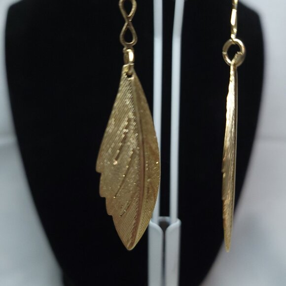 Gold Tone Feather Metal Necklace and Earrings - Picture 6 of 6